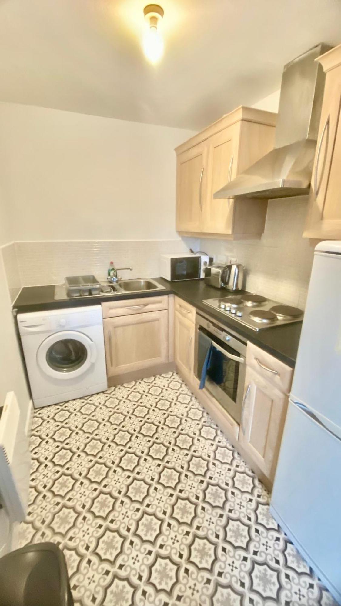 Spacious 1 Bedroom Apartment In Wigan Shevington Esterno foto