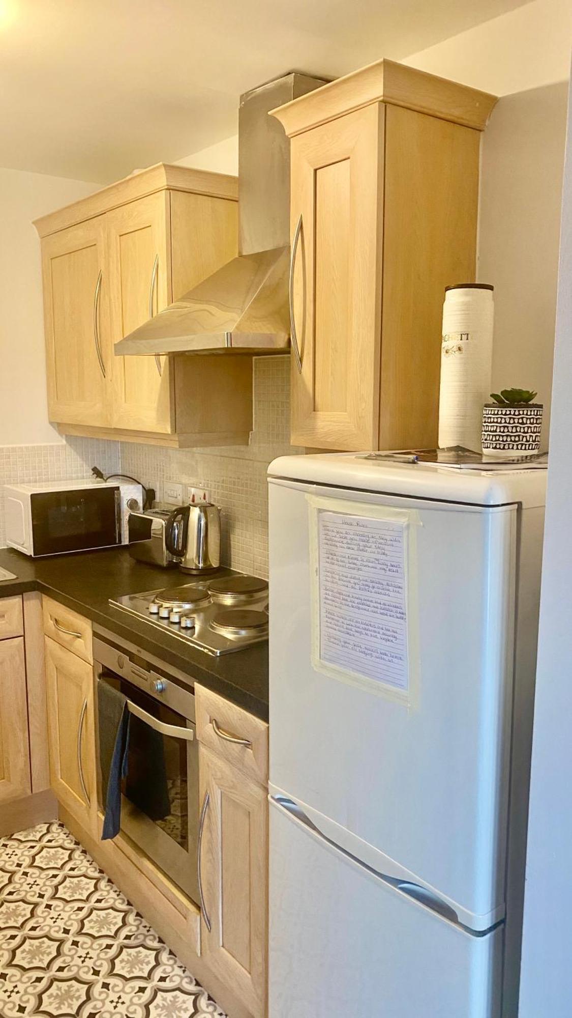 Spacious 1 Bedroom Apartment In Wigan Shevington Esterno foto