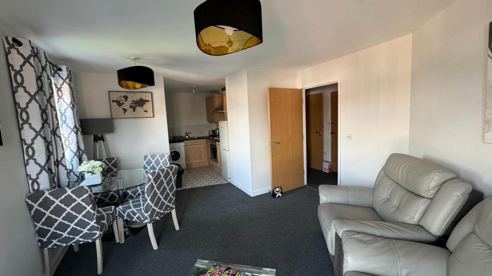 Spacious 1 Bedroom Apartment In Wigan Shevington Esterno foto